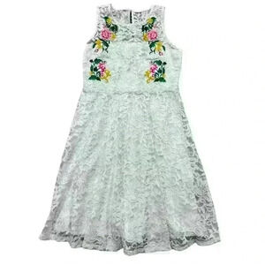 EUC White Lace Sundress With Floral Embroidery Size Small​